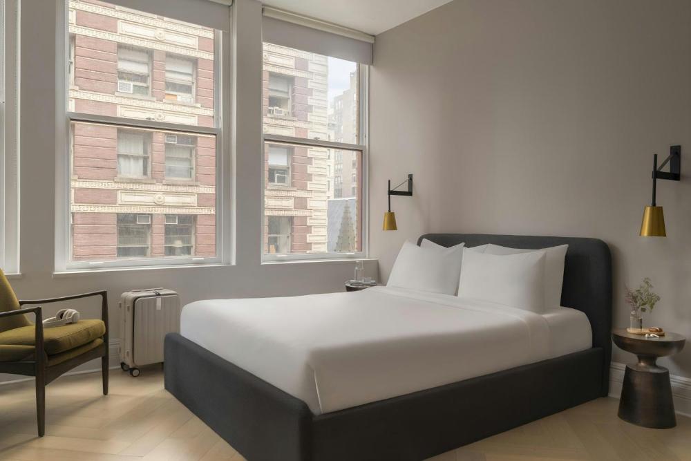 Queen Room with Kitchenette at Flatiron Hotel, photo 5