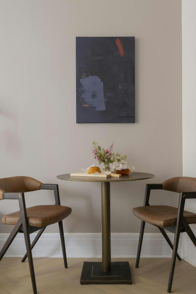 Queen Room with Kitchenette at Flatiron Hotel, photo 2