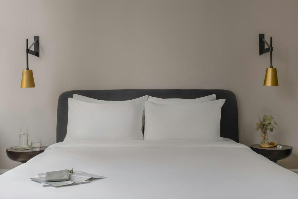 Queen Room with Kitchenette at Flatiron Hotel, photo 4