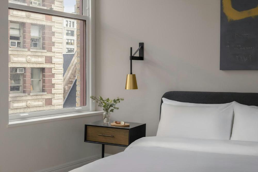 Spacious King Room with Kitchenette at Flatiron Hotel, photo 5